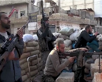 مقاتلي المعارضة السورية شنو هجوماً في الشمال والغرب لتخفيف الحصار الحكومي