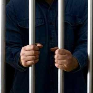 السجن خمسة عشر عاماً لمدان بعملية أخفاء وبيع “صواريخ”