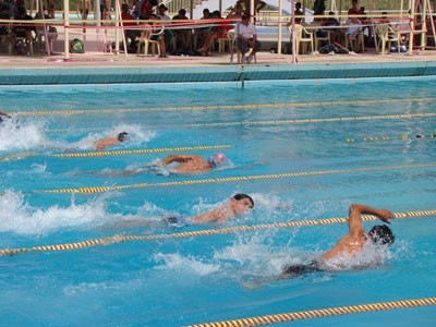 العراق يحصد 33 وساماً في بطولة دبي الدولية للسباحة