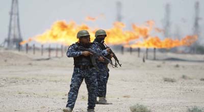 العراق يطلق خطة لحماية المنشآت النفطية