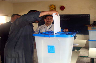 نينوى “تقلق” مفوضية الانتخابات ومعلمو البصرة يقاطعون اقتراع المحافظات