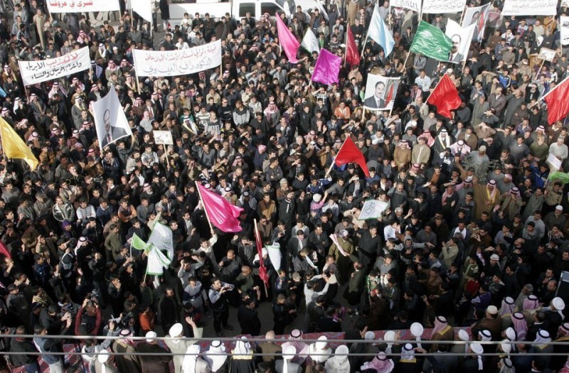 تظاهرات مليونية العراق وافاق حكومة المالكي  متابعة الدكتور احمد العامري
