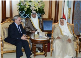 أمير الكويت يلتقي السفير العراقي