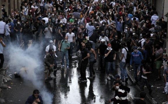 عشرات الآلاف من الاتراك يحتشدون في المدن التركية مجددا للتظاهر