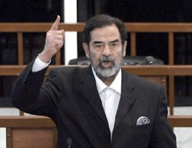 قصيدة للرئيس الراحل صدام حسين القاها في قاعة المحكمة خلال احدى جلساتها
