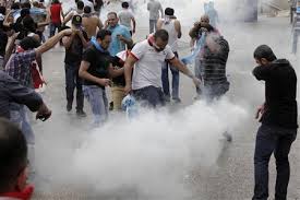 الشرطة التركية تطلق الغاز المسيل للدموع على المحتجين في اسطنبول