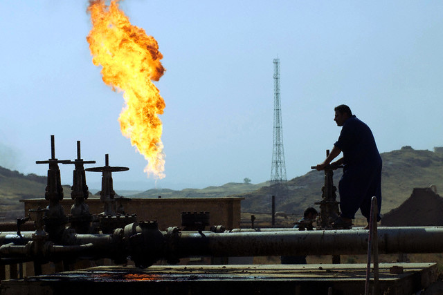 “النفط مقابل الدم”، عودة الصراع الطائفي يضر بالصادرات