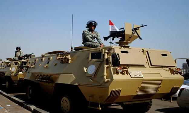 هجوم بالصواريخ والمدافع الرشاشة على معسكر للجيش في سيناء