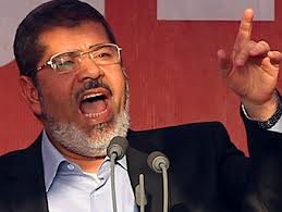 النيابة العامة المصرية تقول إنها تلقت بلاغات ضد الرئيس المعزول مرسي