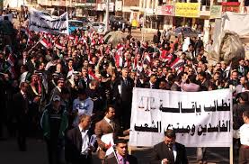 القوات الأمنية تمنع محامي ميسان من الاعتصام و”تمزق” العلم العراقي