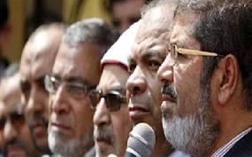 جهود الوساطة في مصر تتعزز لكن قادة الإخوان يواجهون محاكمة