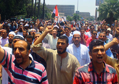 تواصل الاشتباكات بالقاهرة .. والصحة المصرية تنفي تصريحات الإخوان حول عدد القتلى