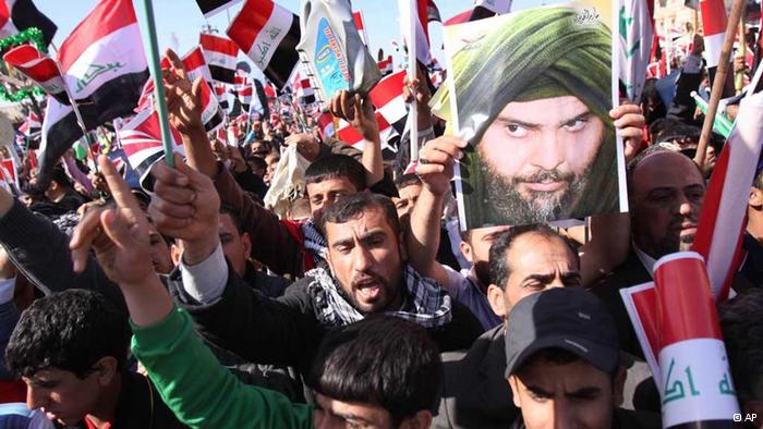 المئات من عوائل منتسبي جيش المهدي يتظاهرون في البصرة لاطلاق سراح ابنائهم