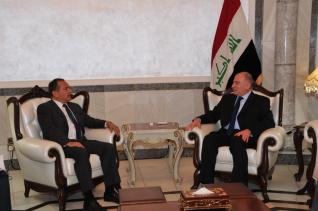 النجيفي يقدم ايجاز زيارته الى تركيا وايران للسفير البريطاني في بغداد