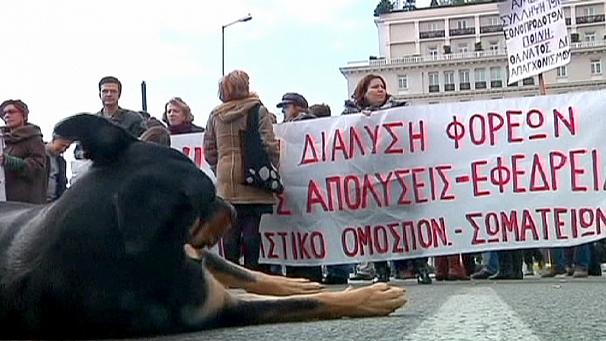 اضراب للمعلمين وموظفي الحكومة في اليونان احتجاجا على تسريح العمال