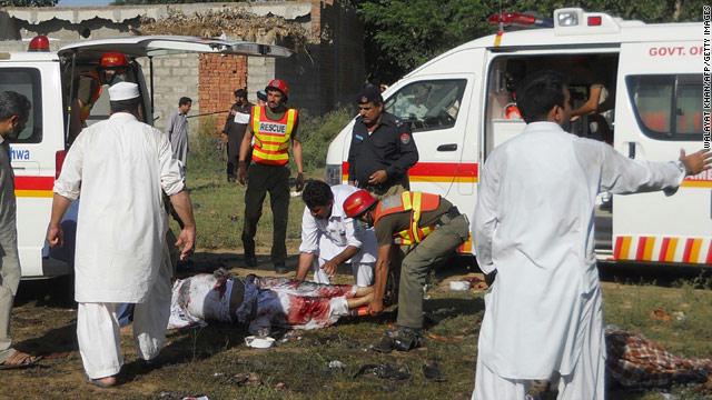 باكستان: 99 قتيلا وجريحا بانفجار سيارة مفخخة ببيشاور