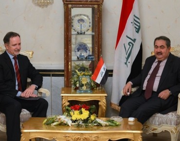 زيباري يبحث مع السفير الامريكي في بغداد ترتيبات زيارة المالكي لواشنطن