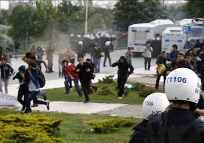 اشتباكات مسلحة بين الشرطة التركية وطلاب جامعة