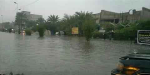 اهالي مناطق شرق بغداد يتظاهرون بسبب فيضانات الامطار وسوء الخدمات