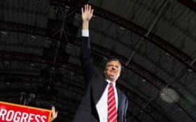 الديمقراطي الليبرالي بيل دي بلاسيو يفوز في خلافة رئيس بلدية نيويورك