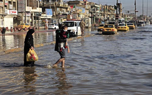 امانة بغداد تعلن استفارا لدوائرها بسبب مياه الامطار