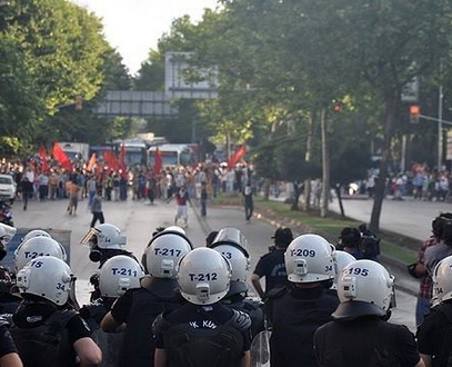 الشرطة التركية تفرق تظاهرة ضد فساد حكومة ارودغان