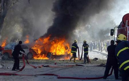 انفجار ثلاث سيارات مفخخة بثلاث مناطق في بغداد