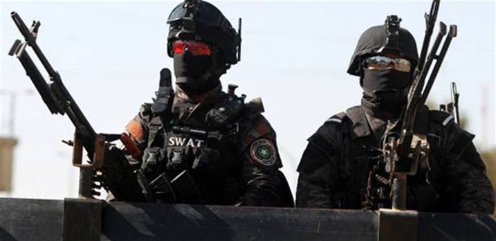 قوات سوات تباشر بتنفيذ عملية تحرير الرهائن داخل مبنى حكومي في تكريت