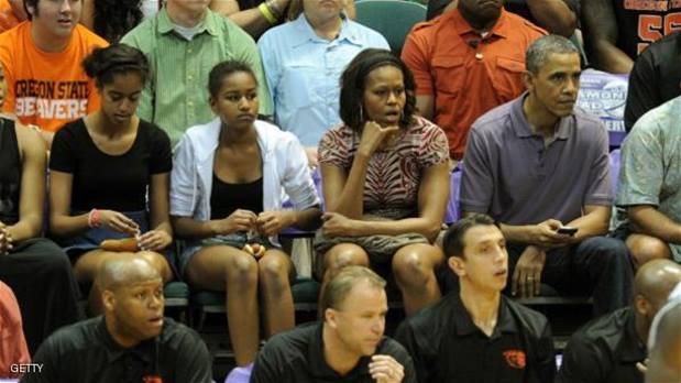 أوباما يحضر مباراة لدعم شقيق زوجته