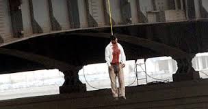 شاب ينتحر برمي نفسه من فوق جسر الجمهورية وسط العمارة