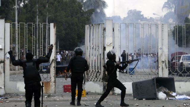 اشتباكات بين الشرطة المصرية وجماعة الاخوان في مصر
