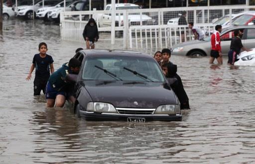 غرق عدد من الاحياء السكنية والشوارع بمياه الامطار الغزيرة في اربيل