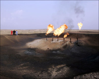 المالكي والخزاعي ومجلس النواب “يعتمون”على حقول النفط المشتركة مع دول الجوار!