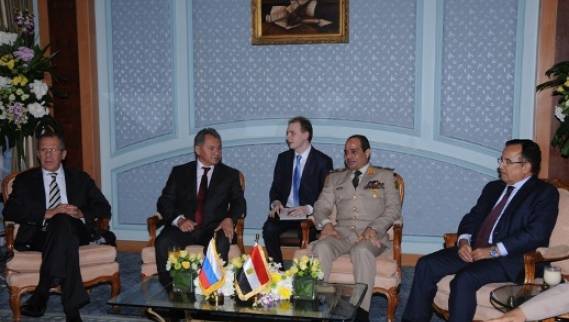 مصر توقع عقودا مع روسيا بقيمة تجاوزت 3 مليار دولار لشراء طائرات واسلحة