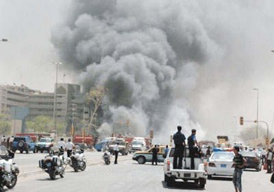 إصابة 5  أشخاص بانفجار سيارة مفخخة في منطقة الكرادة وسط بغداد