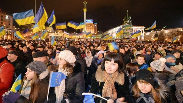 الرئيس الاوكراني يمهل المعارضة 15 يوما للانسحاب من الاماكن العامة