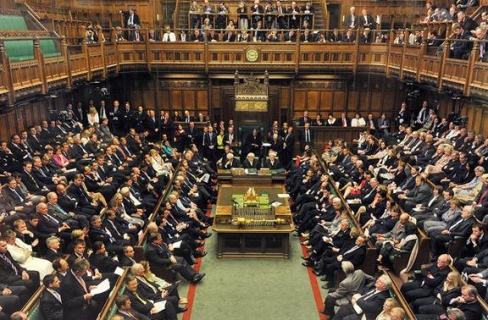 بريطانيا:فرض حظر على السفر وتجميد أصول مملوكة لشخصيات يمنية ترفض الانتقال السياسي