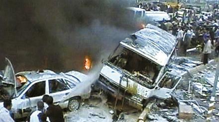 مقتل شخص واصابة اخرين بانفجار عبوة ناسفة داخل حافلة ركاب في بغداد
