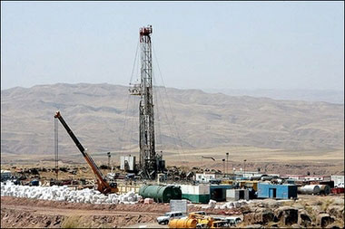 وفد سريلانكي يكشف للحكومة ان اقليم كردستان يبيع برميل النفط المنتج بمبلغ65 دولار!