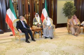 الخزاعي وامير الكويت يبحثان تطوير العلاقات الثنائية بين البلدين
