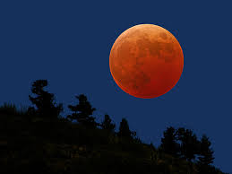 القمر الأحمر في سماء الولايات المتحدة