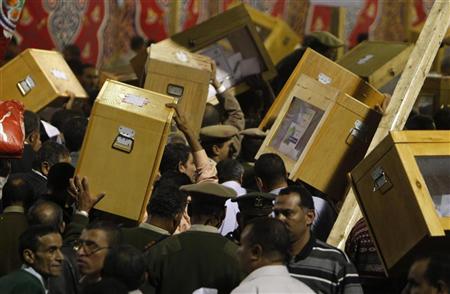 صناديق القمامة لاكمال التصويت في الانتخابات المصرية