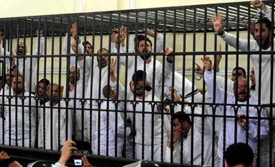 10 سنوات سجن لـ126 اخوانيا في مصر