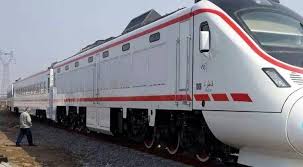 النقل : تدشين قطارين جديدين ورافعة عملاقة لانتشال الغوارق في ميناء ام قصر