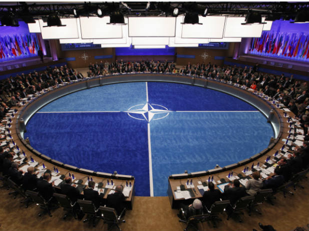 حلف الناتو يجتمع لبحث الاوضاع الامنية في العراق