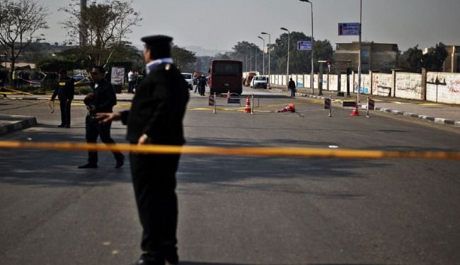 مقتل عقيد واصابة اخرين في انفجار عبوة ناسفة وسط القاهرة