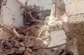 انهيار منزل في الناصرية يتسبب بمصرع واصابة أربعة من ساكنيه