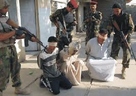 القبض على “10” متهمين بجرائم جنائية وضبط أسلحة في البصرة