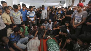 أستشهاد 17 فلسطينيا  في غارات جوية شنتها مقاتلات إسرائيلية