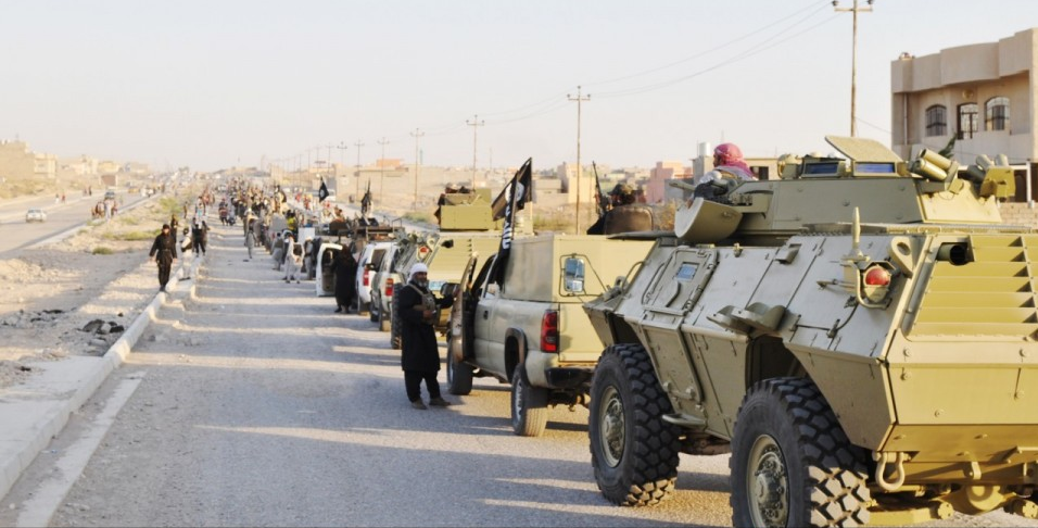 استعراض عسكري لداعش في الموصل ..وأهلها يتساءلون أين طائرات التحالف؟!
